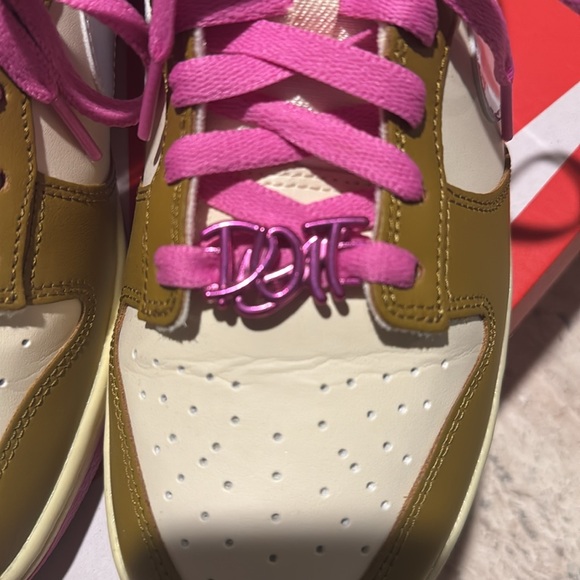 Nike Dunk Low - Picture 3 of 8